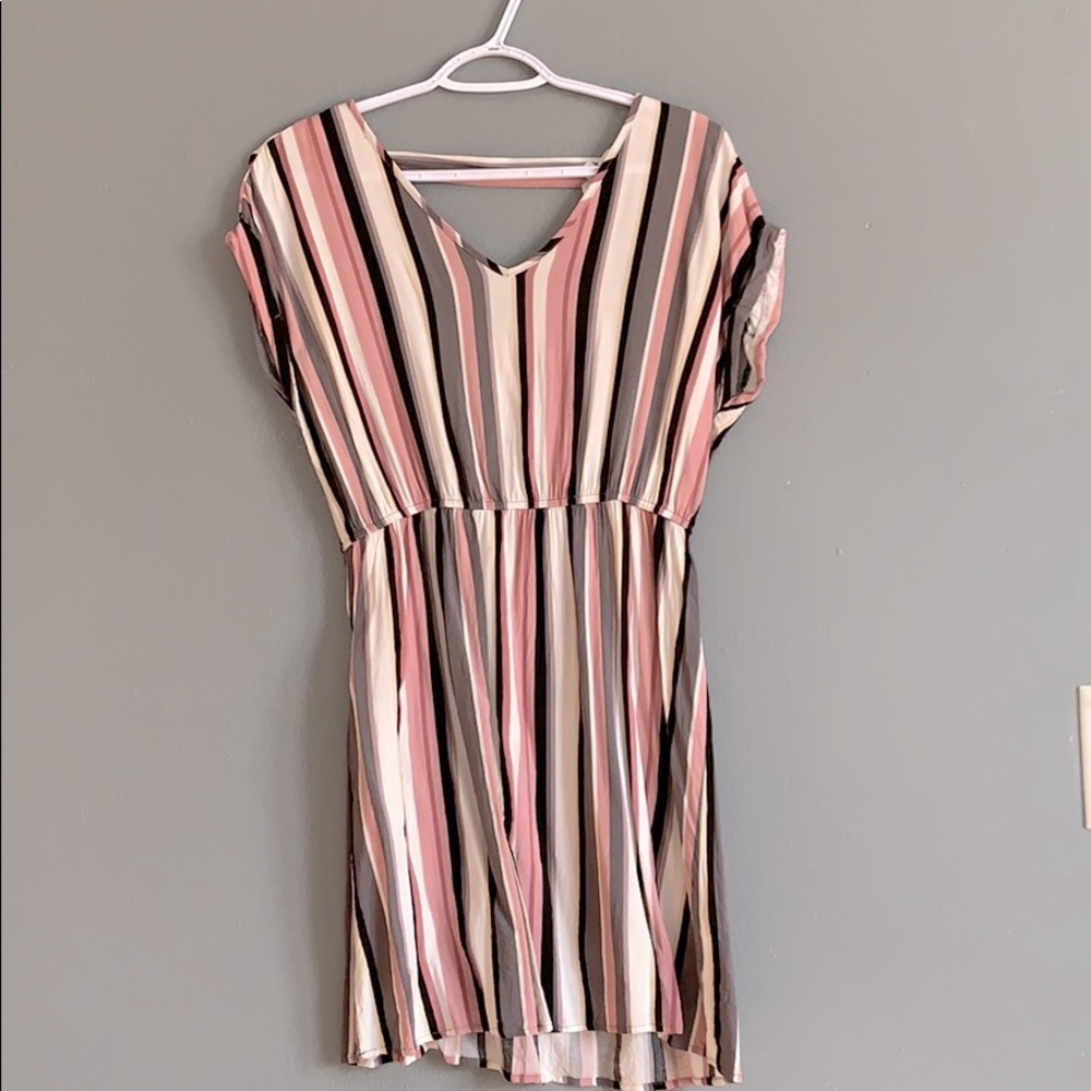 Short sleeved dress